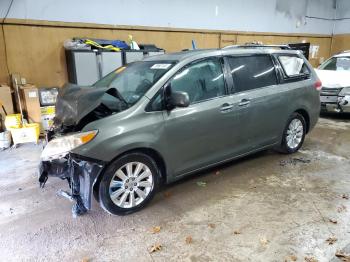  Salvage Toyota Sienna