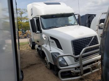  Salvage Volvo Vn
