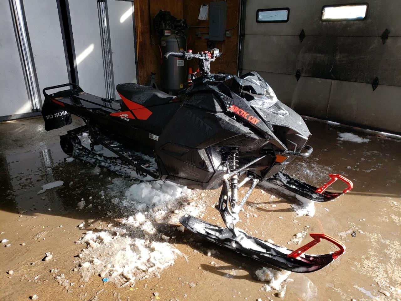 Arctic Cat 600 Image 1