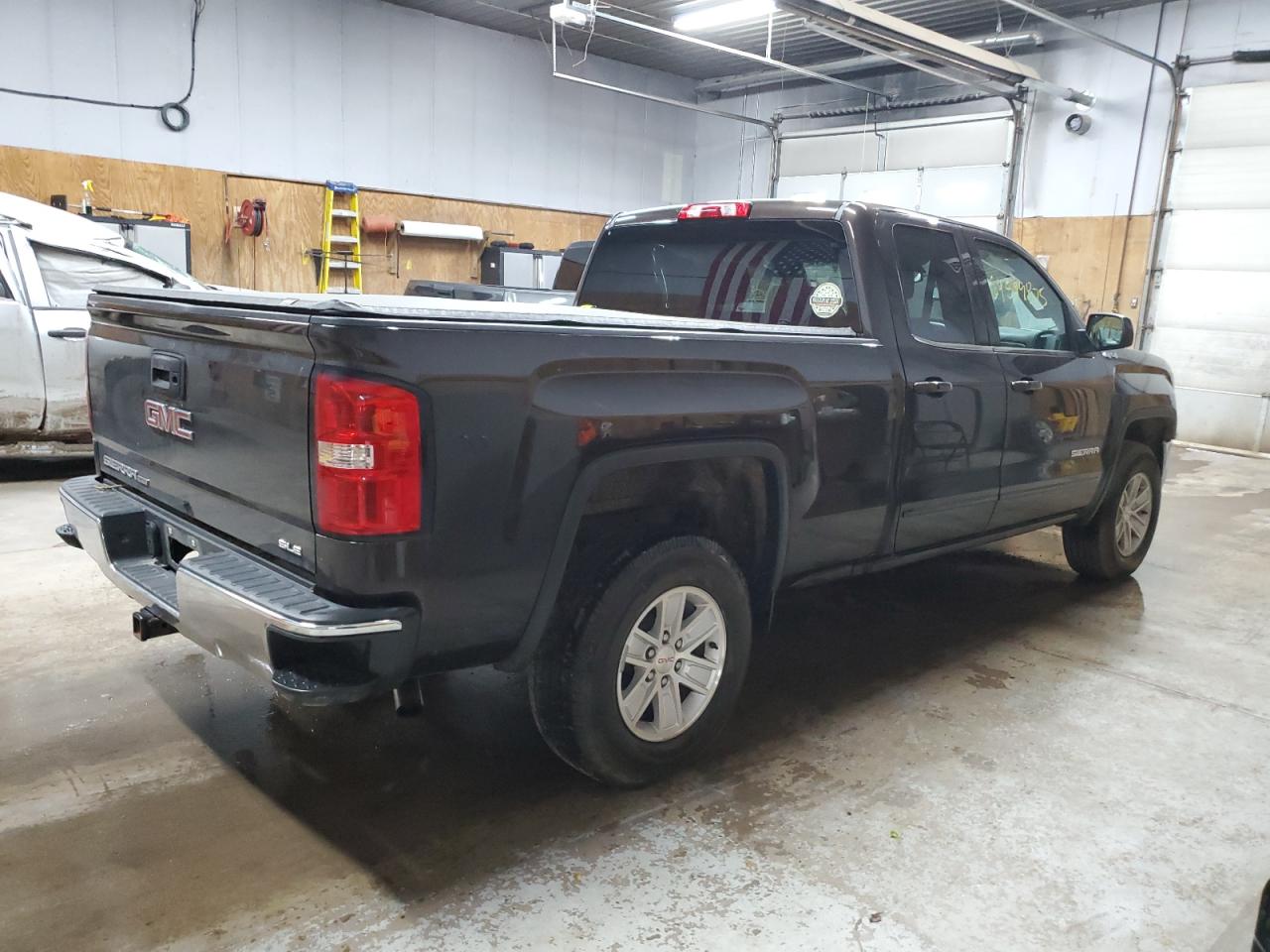 GMC Sierra K1500 Sle Image 2