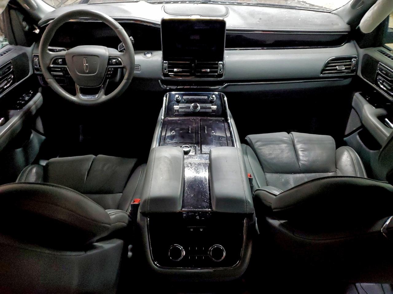 Lincoln Navigator Reserve Image 3