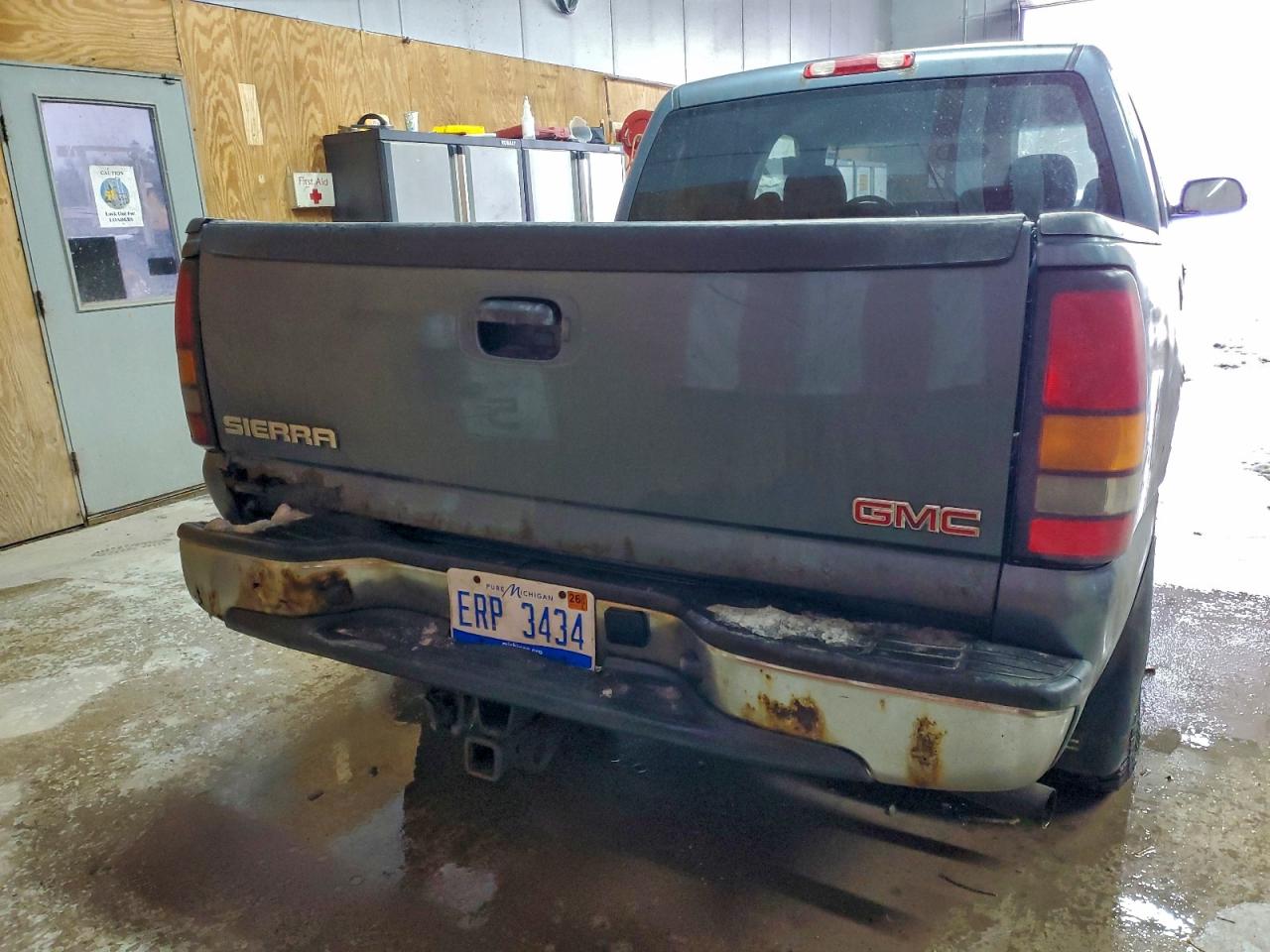 GMC Sierra K1500 Image 2
