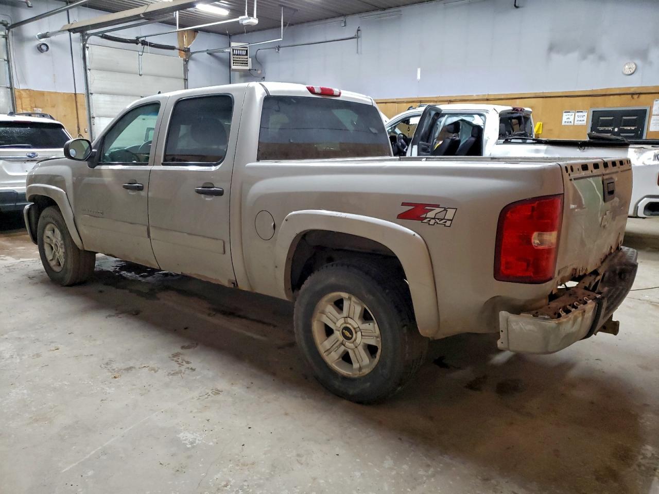 Chevrolet Silverado K1500 Image 3