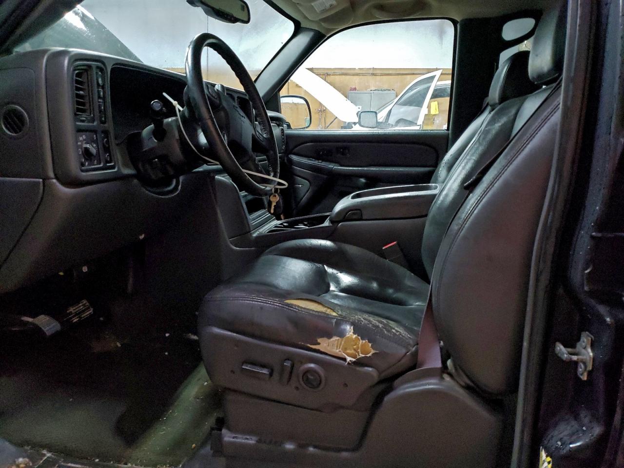 Chevrolet Silverado K1500 Image 8