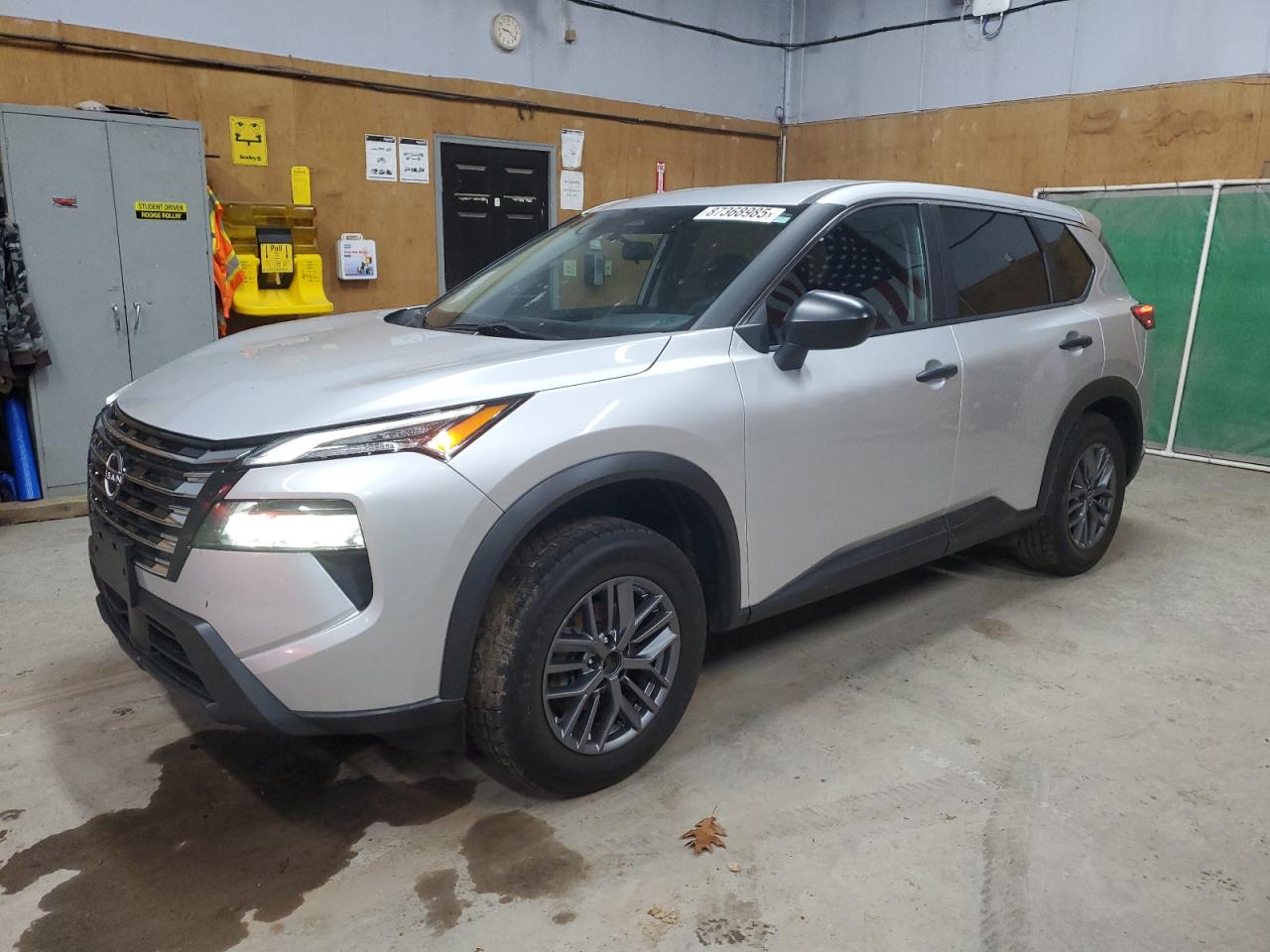 Nissan Rogue S Image 1