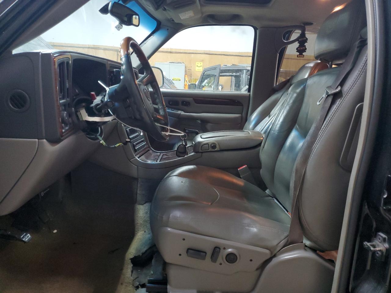 Cadillac Escalade Luxury Image 3