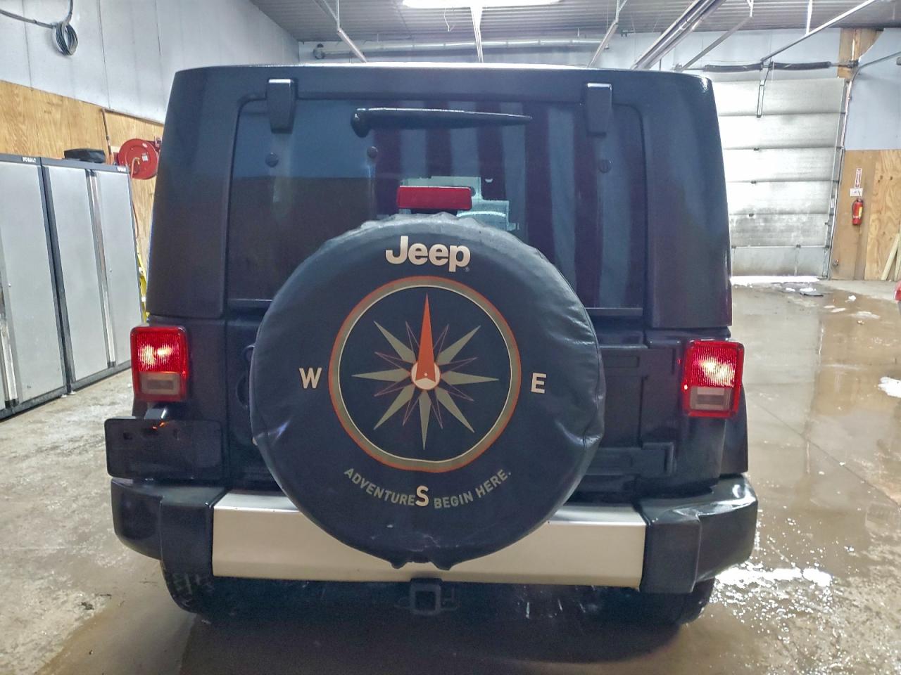 Jeep Wrangler Sahara Image 12