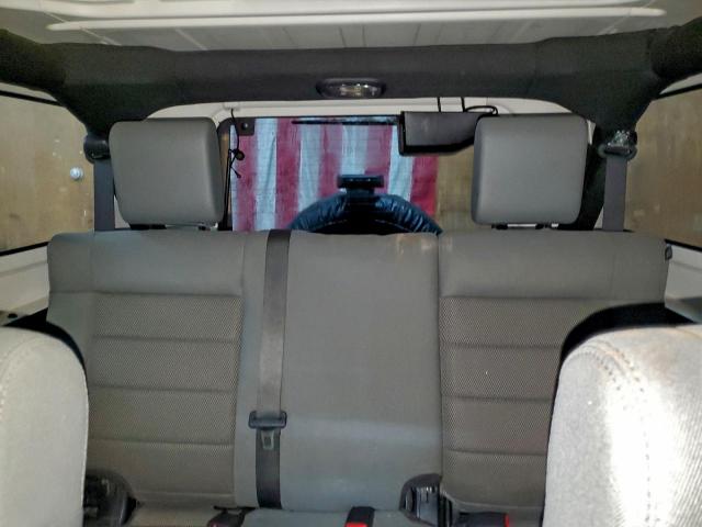 Jeep Wrangler Sahara Image 6