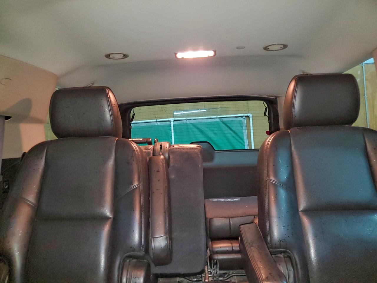 Chevrolet Tahoe K1500 Ltz Image 12