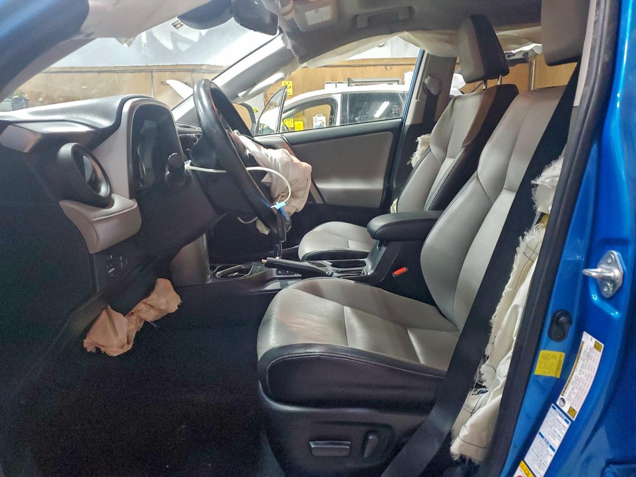 Toyota RAV4 Limited Image 10