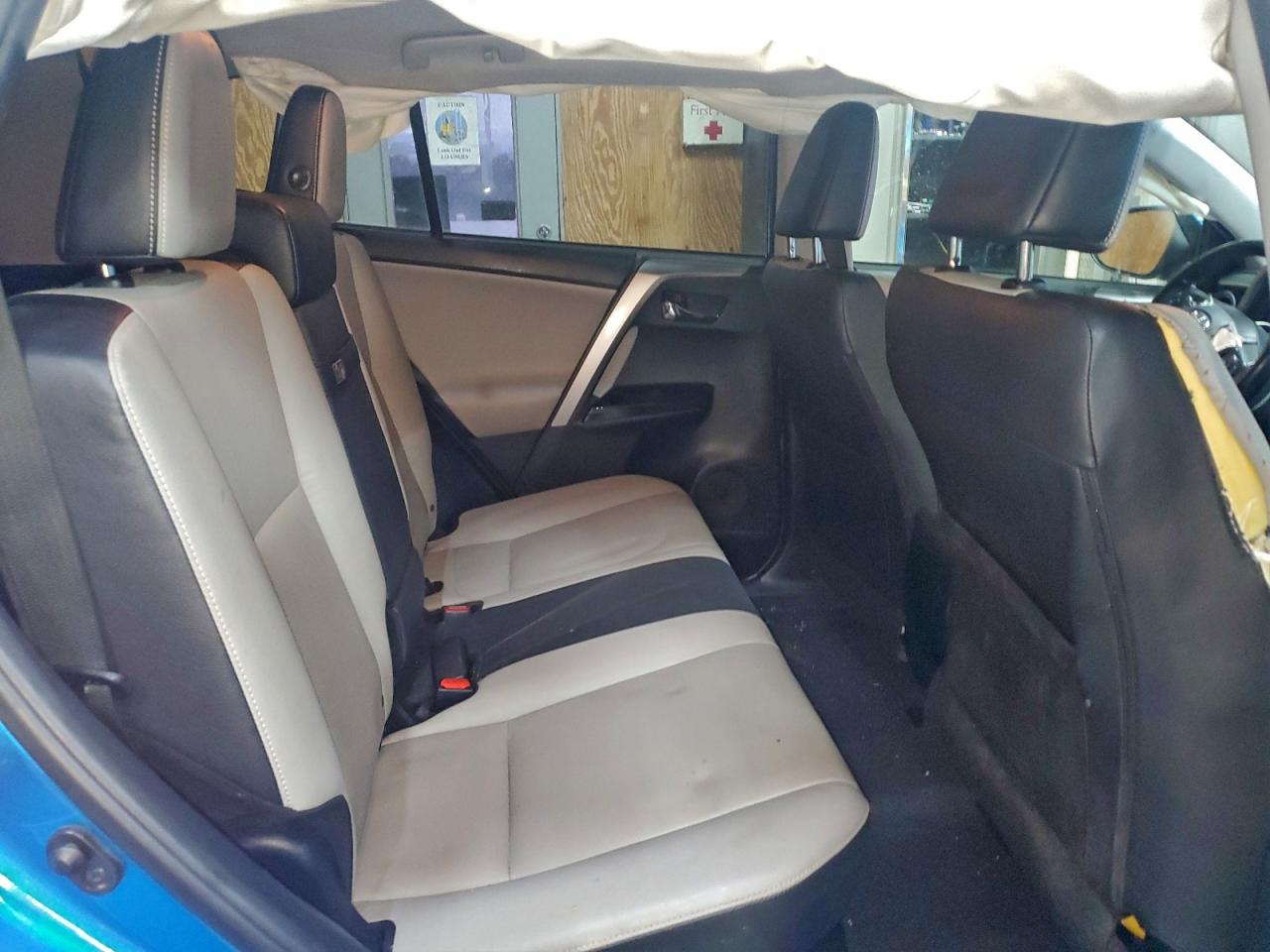 Toyota RAV4 Limited Image 6