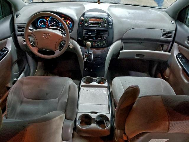 Toyota Sienna Le Image 13