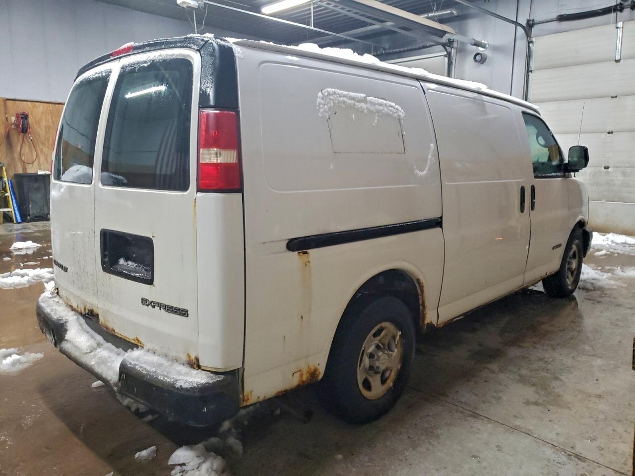 Chevrolet Express Image 12