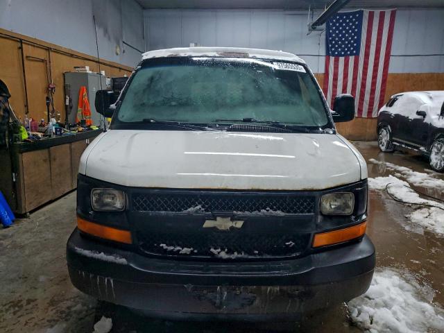 Chevrolet Express Image 2