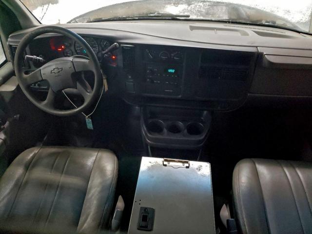 Chevrolet Express Image 13