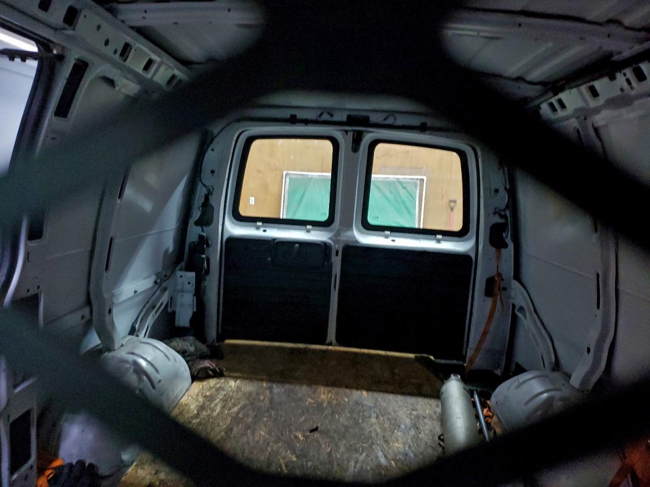 Chevrolet Express Image 4