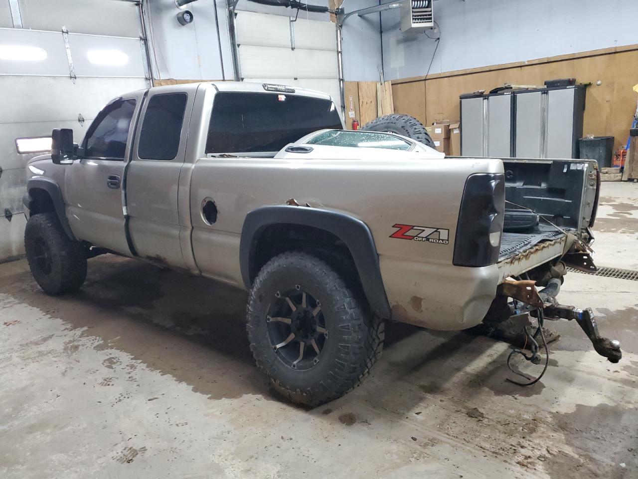 Chevrolet Silverado K1500 Image 3