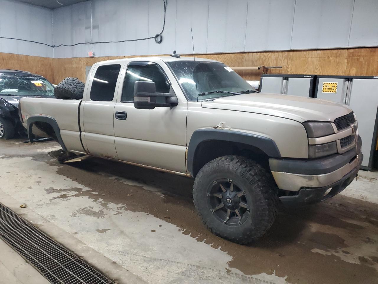 Chevrolet Silverado K1500 Image 2