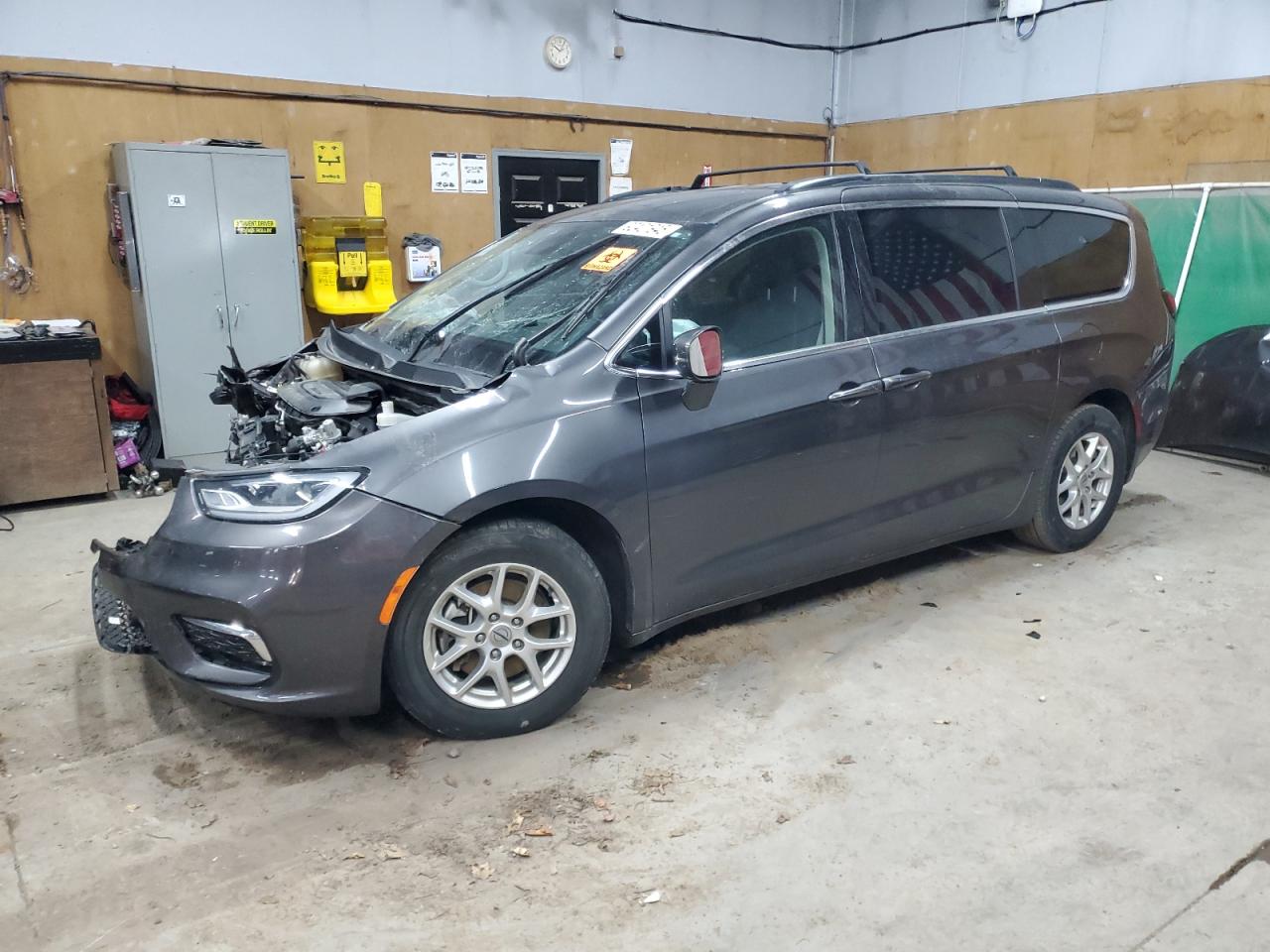 Chrysler Pacifica Touring L Image 1