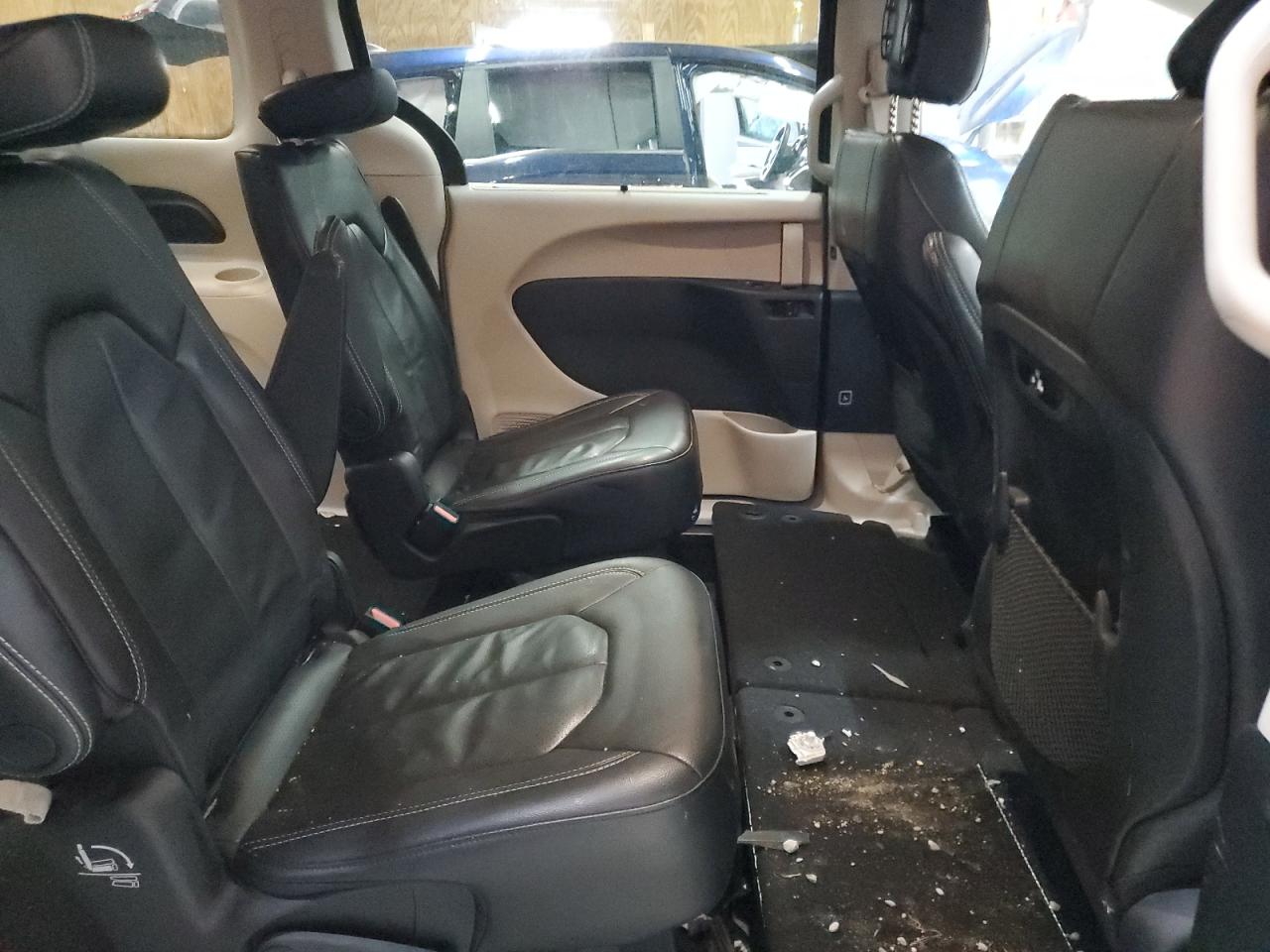 Chrysler Pacifica Touring L Image 9