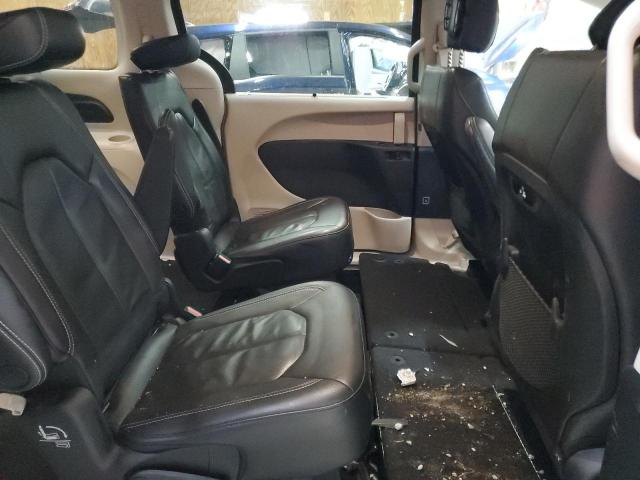 Chrysler Pacifica Touring L Image 9