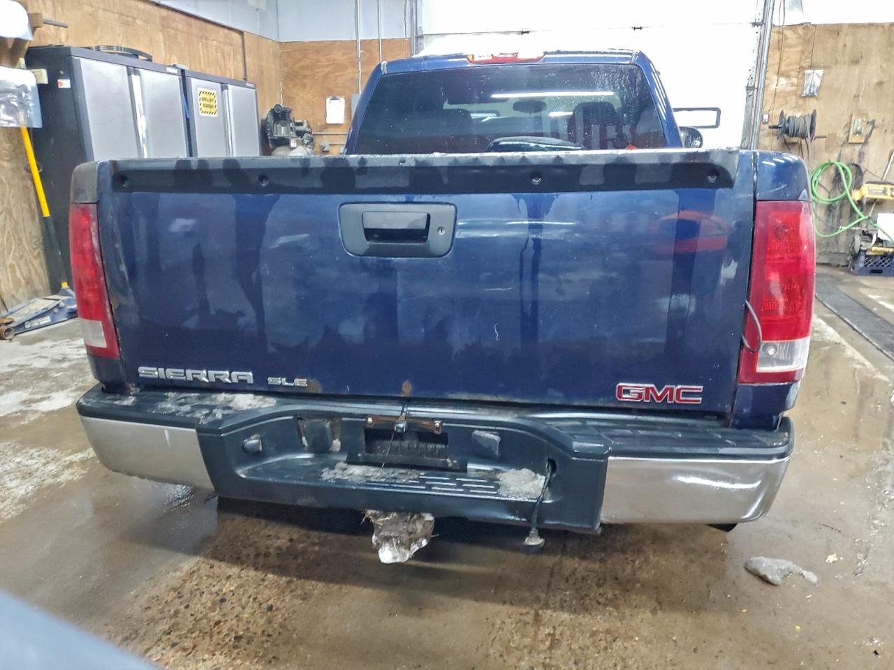 GMC Sierra K1500 Sle Image 2