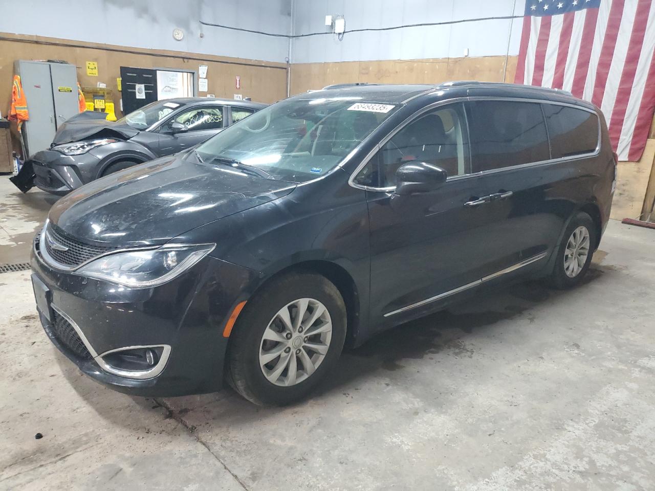 Chrysler Pacifica Touring L Image 1