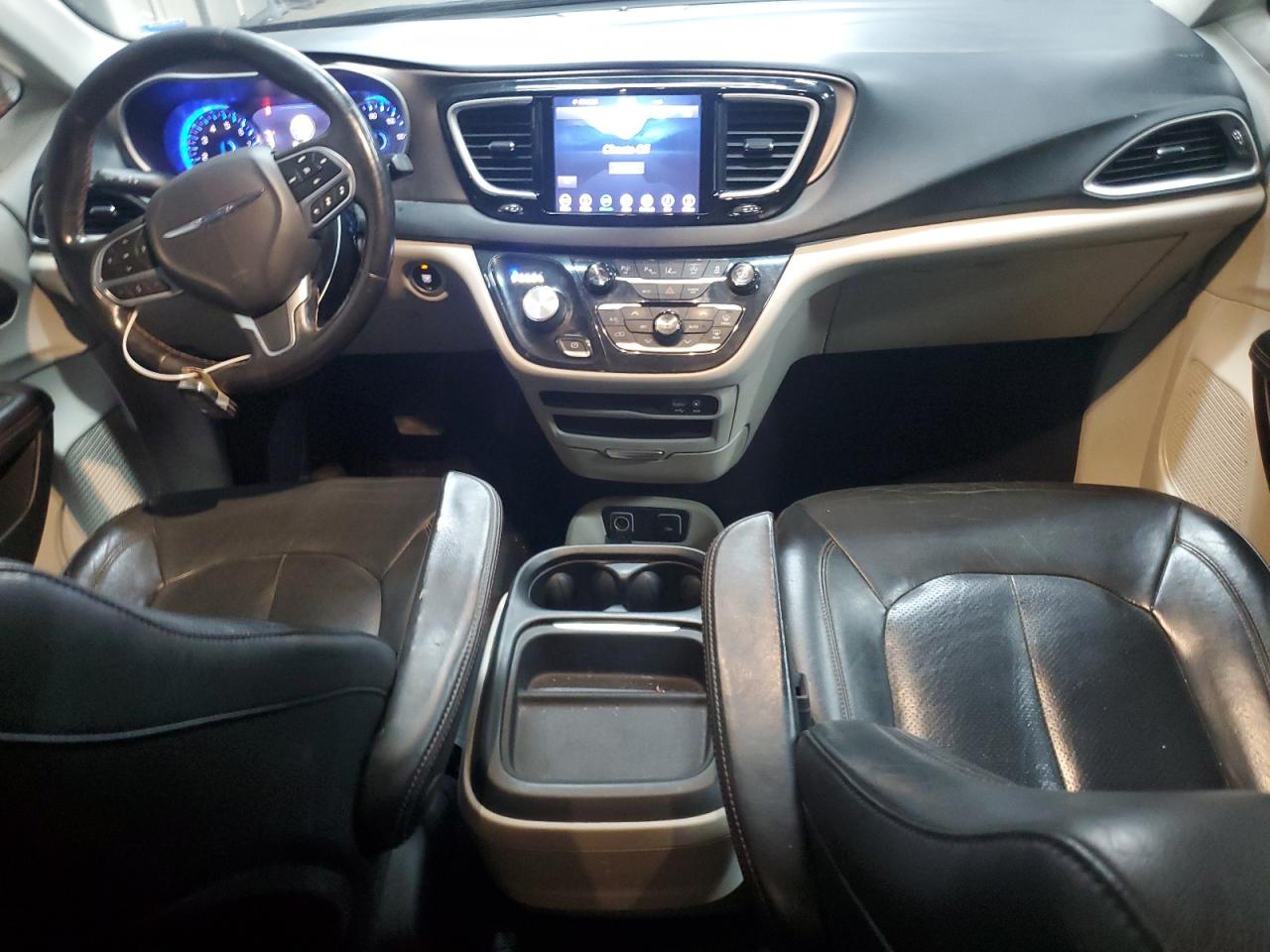Chrysler Pacifica Touring L Image 5