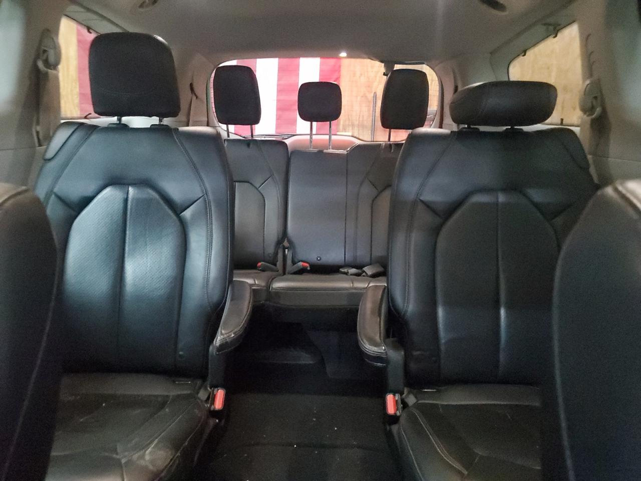 Chrysler Pacifica Touring L Image 6