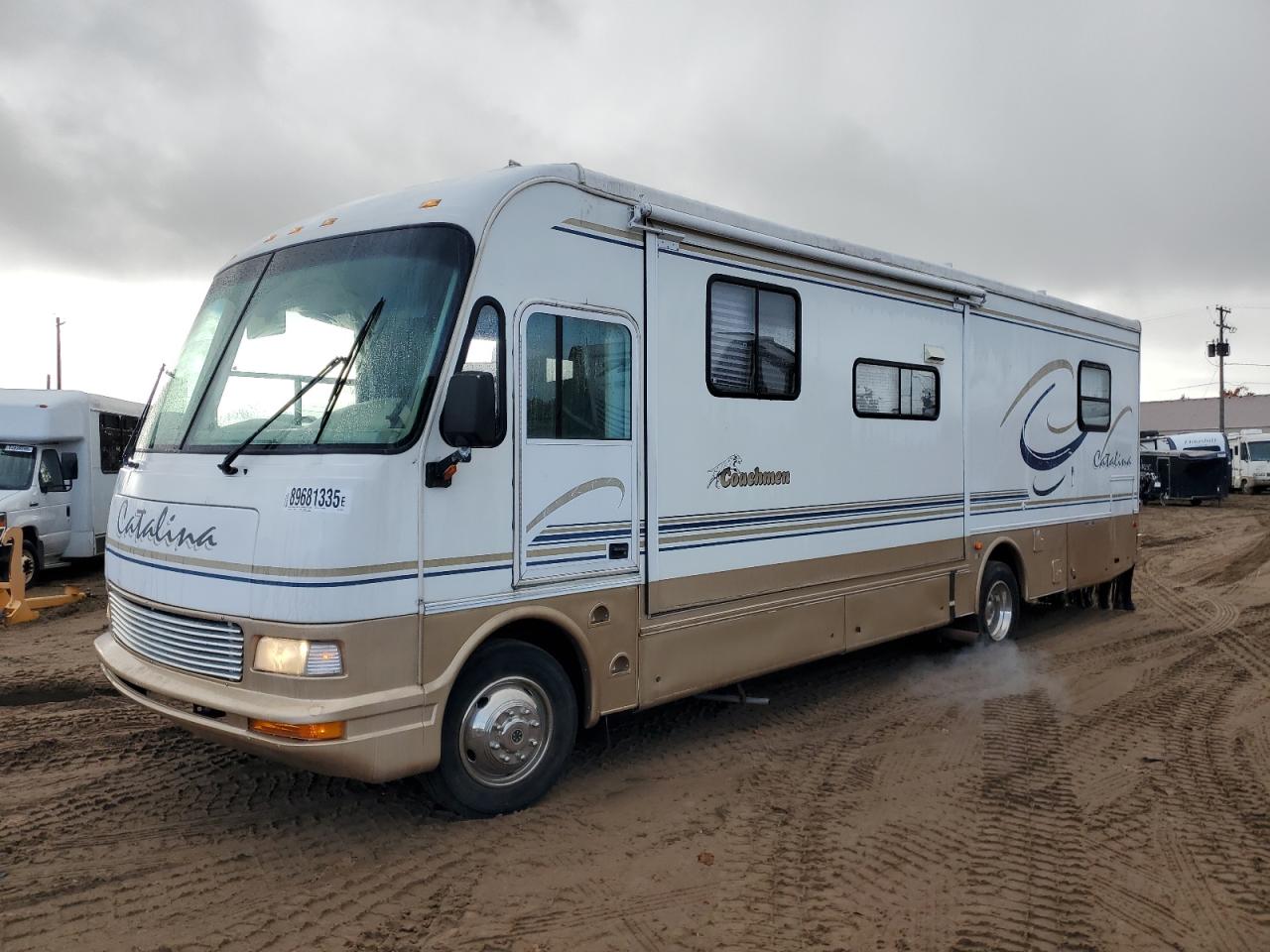 Ford F-550 Super Duty Stripped Chassis Image 2