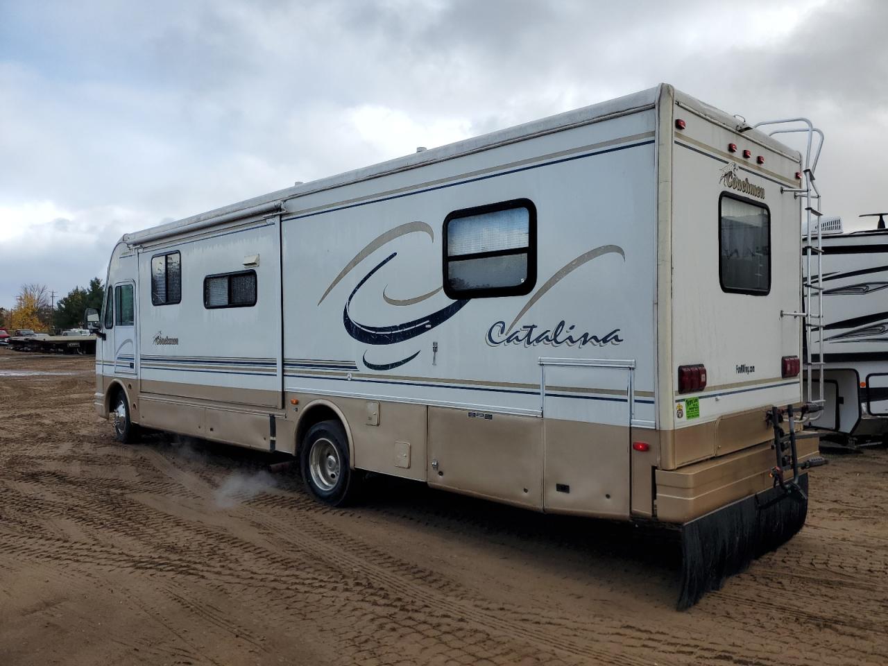 Ford F-550 Super Duty Stripped Chassis Image 10