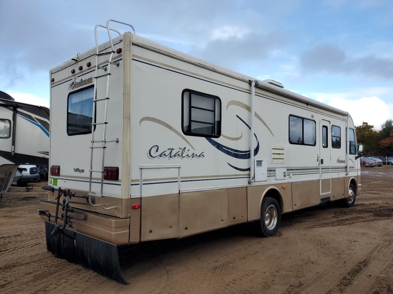 Ford F-550 Super Duty Stripped Chassis Image 5