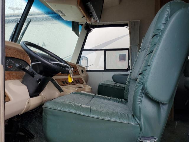 Ford F-550 Super Duty Stripped Chassis Image 4