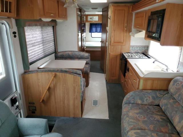 Ford F-550 Super Duty Stripped Chassis Image 7