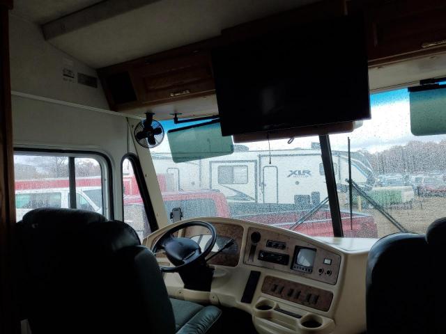 Ford F-550 Super Duty Stripped Chassis Image 8