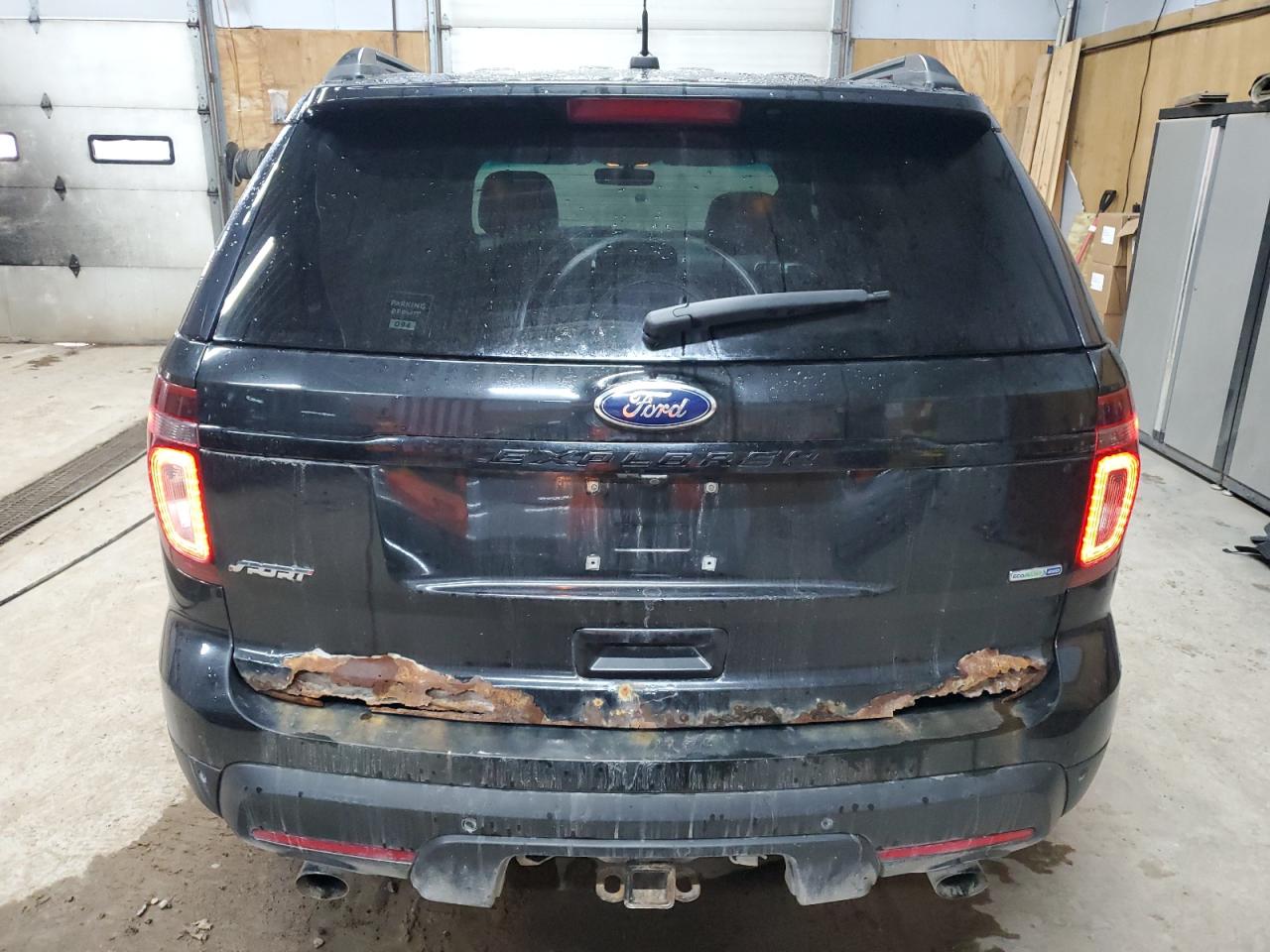 Ford Explorer Sport Image 13