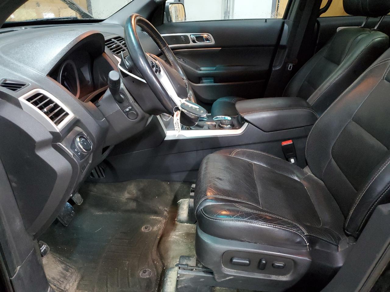 Ford Explorer Sport Image 4