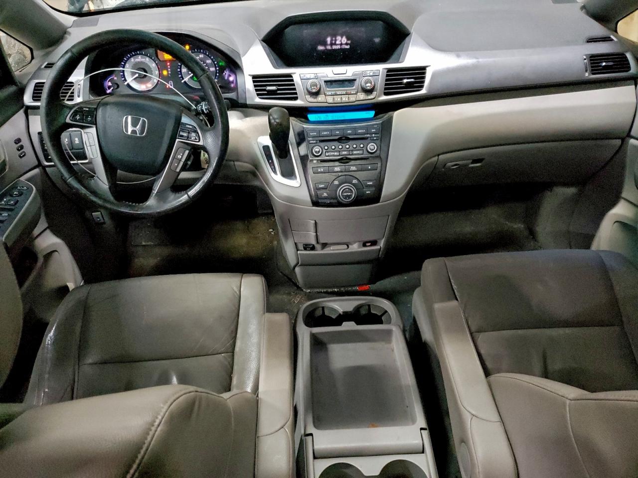 Honda Odyssey Touring Image 2
