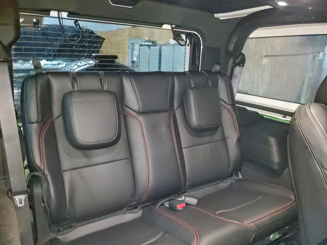 Jeep Wrangler Rubicon Image 4