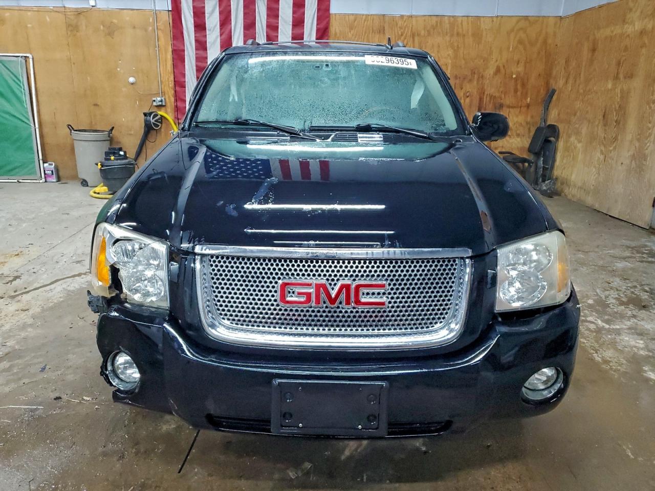 GMC Envoy Denali Image 5