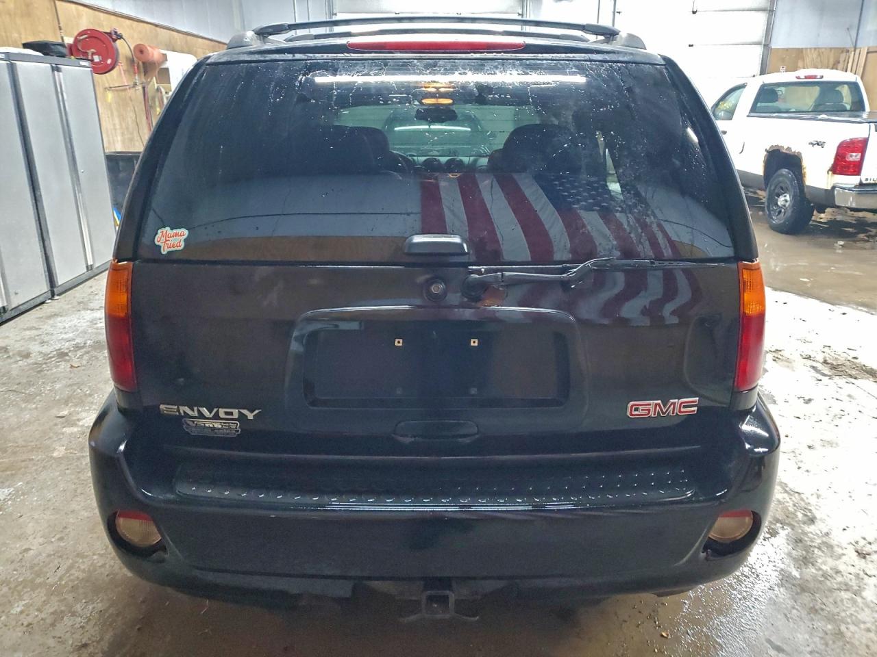 GMC Envoy Denali Image 8