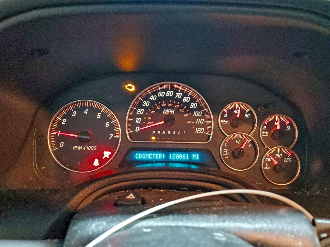 GMC Envoy Denali Image 12