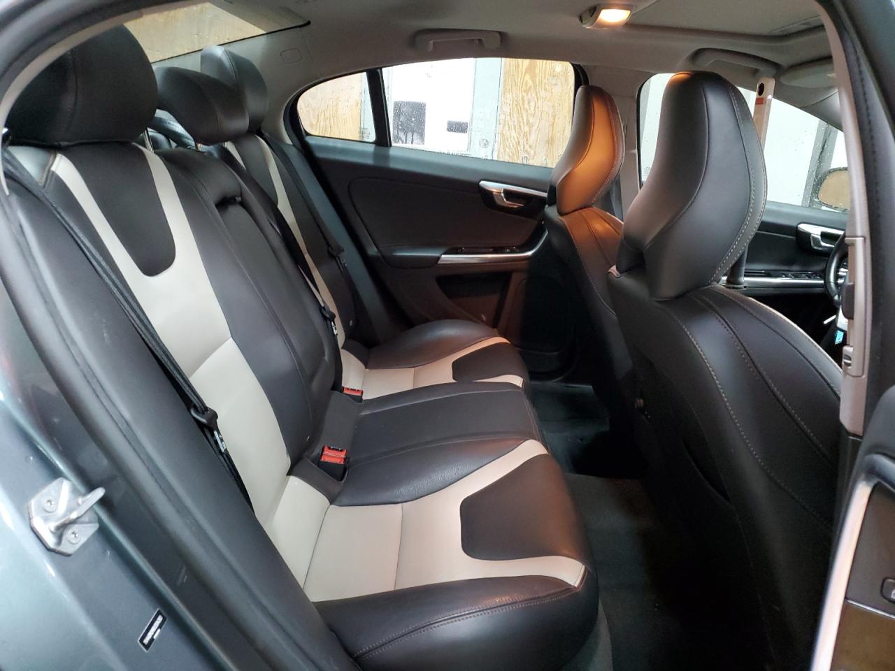 Volvo S60 T5 Image 8