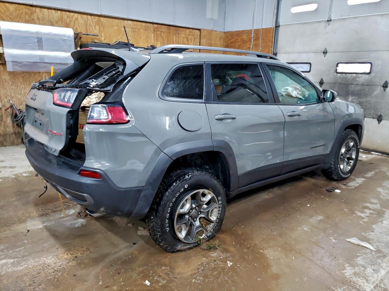 Jeep Cherokee Trailhawk Image 11