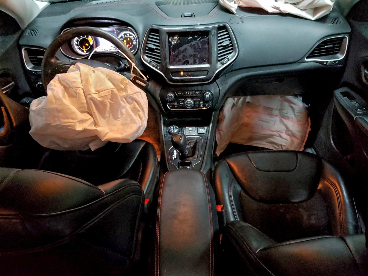 Jeep Cherokee Trailhawk Image 13